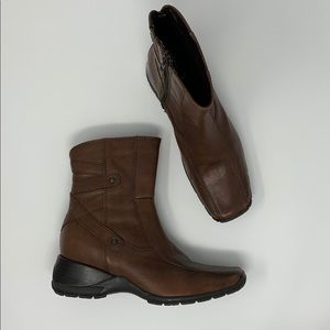 Clark’s Leather Brown Boots Square Toe 5